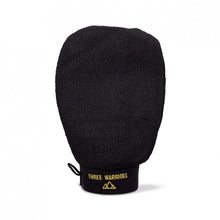 Įkelti vaizdą į galerijos rodinį, Three Warriors šveičiamoji kūno pirštinė „Exfoliating Glove”